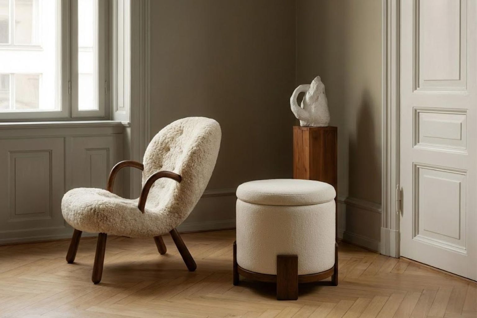 How to Mix Stools, Benches, and Ottomans for a Cohesive Home Decor?
